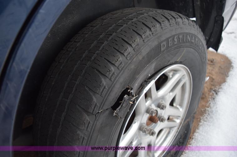 image for item I8567 2003 Ford Explorer XLS SUV