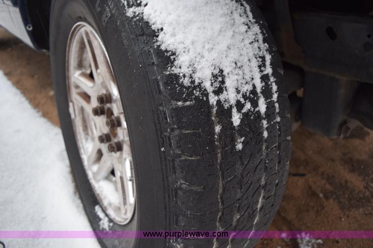 image for item I8567 2003 Ford Explorer XLS SUV