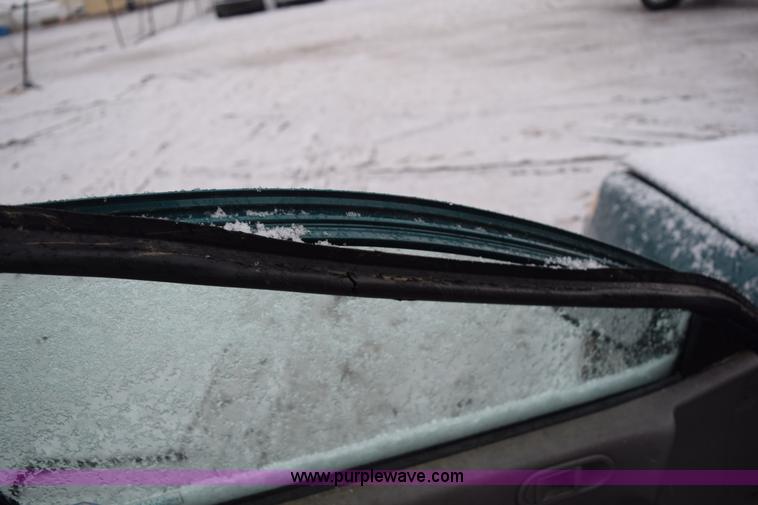 image for item I8568 1998 Ford Escort LX