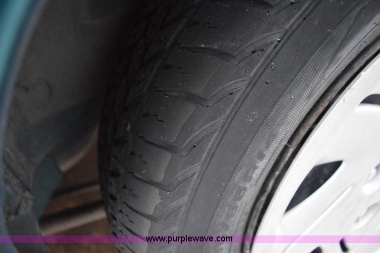 image for item I8568 1998 Ford Escort LX