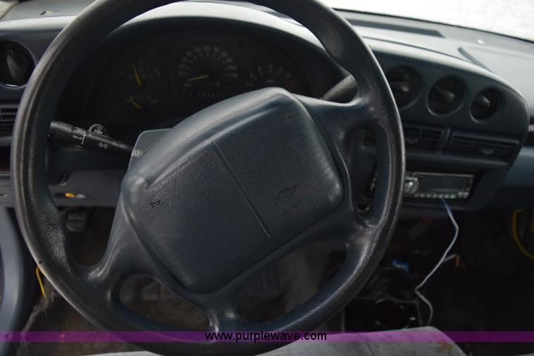 image for item I8569 1995 Chevrolet Lumina LS
