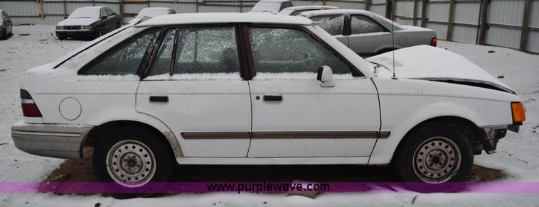 image for item I8570 1989 Ford Escort LX