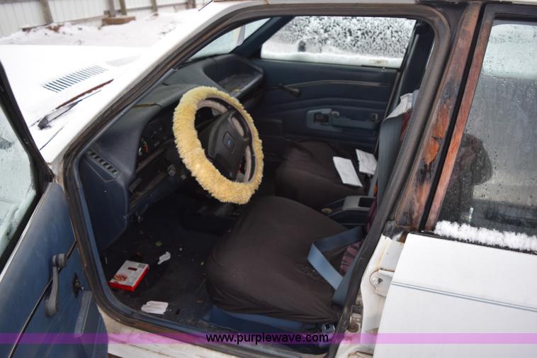 image for item I8570 1989 Ford Escort LX