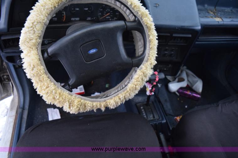 image for item I8570 1989 Ford Escort LX