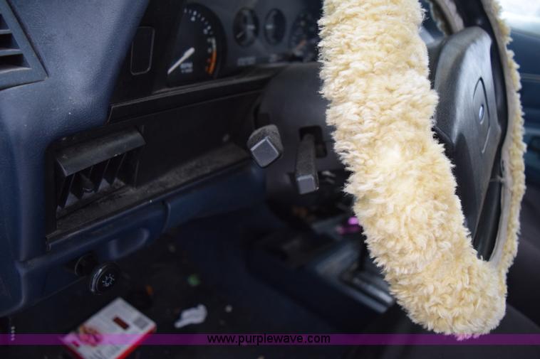 image for item I8570 1989 Ford Escort LX