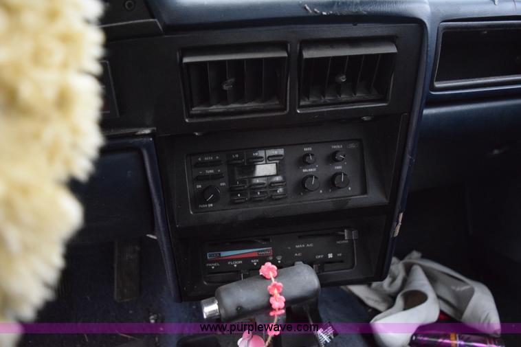 image for item I8570 1989 Ford Escort LX