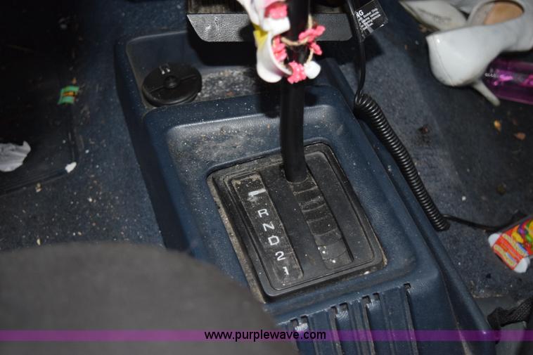 image for item I8570 1989 Ford Escort LX