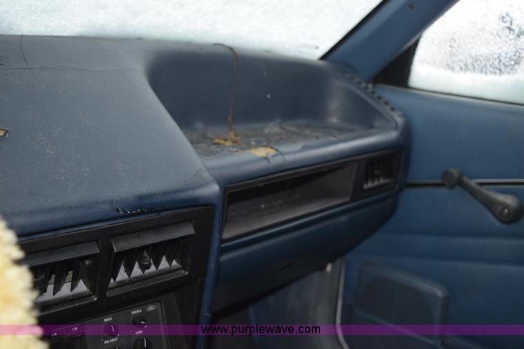 image for item I8570 1989 Ford Escort LX