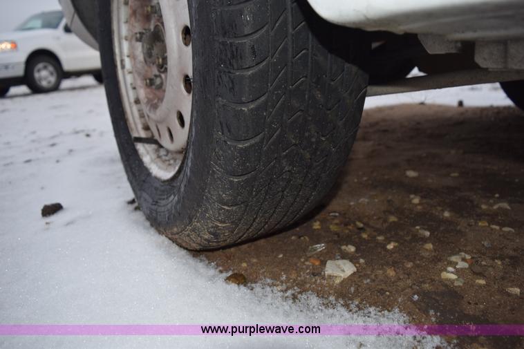 image for item I8570 1989 Ford Escort LX