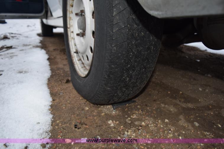 image for item I8570 1989 Ford Escort LX