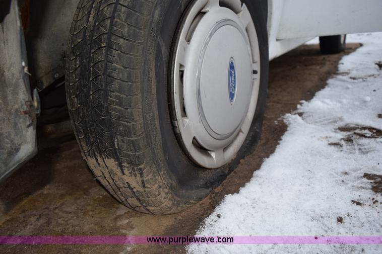 image for item I8570 1989 Ford Escort LX