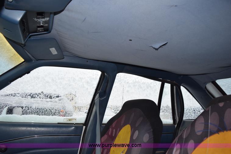 image for item I8570 1989 Ford Escort LX