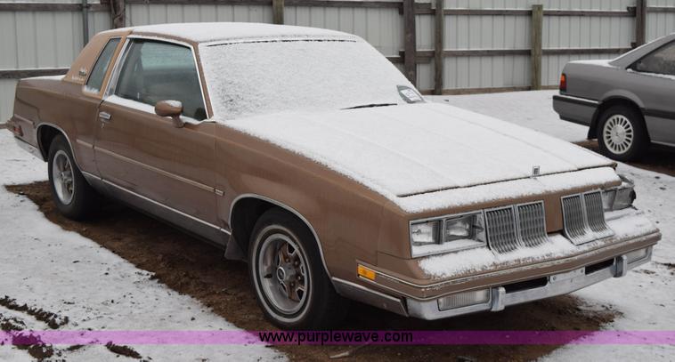 image for item I8571 1982 Oldsmobile Cutlass Supreme