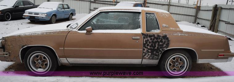 image for item I8571 1982 Oldsmobile Cutlass Supreme