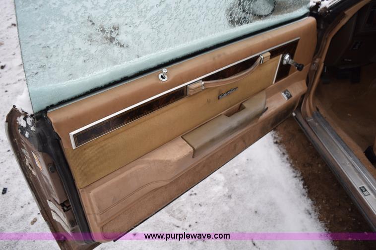 image for item I8571 1982 Oldsmobile Cutlass Supreme