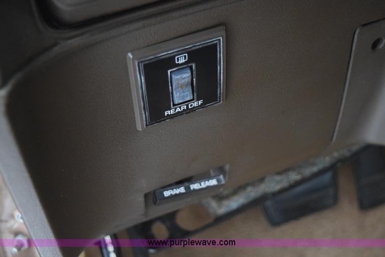 image for item I8571 1982 Oldsmobile Cutlass Supreme