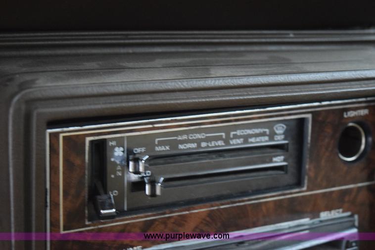 image for item I8571 1982 Oldsmobile Cutlass Supreme