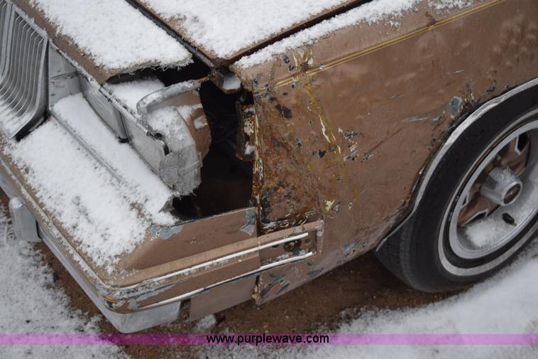 image for item I8571 1982 Oldsmobile Cutlass Supreme