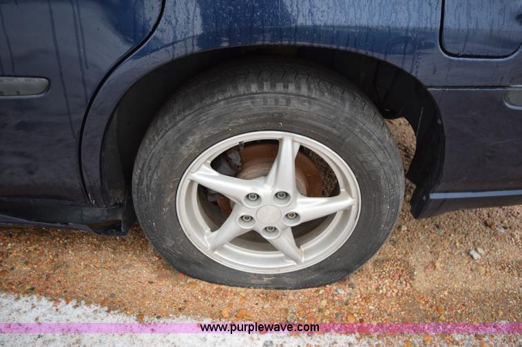 image for item I8572 2000 Chevrolet Impala LS