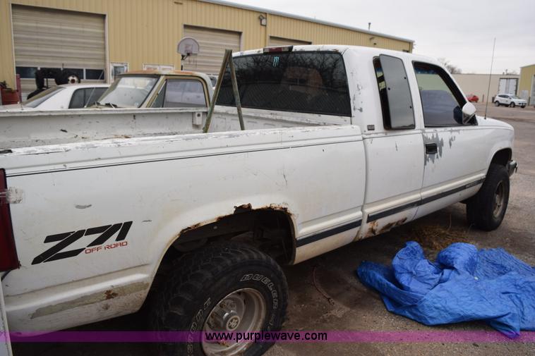 image for item I8574 1992 GMC Sierra 1500 pickup truck