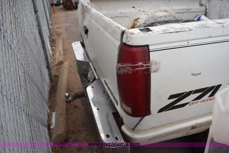 image for item I8574 1992 GMC Sierra 1500 pickup truck