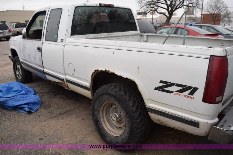 image for item I8574 1992 GMC Sierra 1500 pickup truck