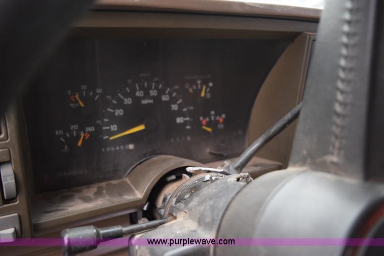 image for item I8574 1992 GMC Sierra 1500 pickup truck