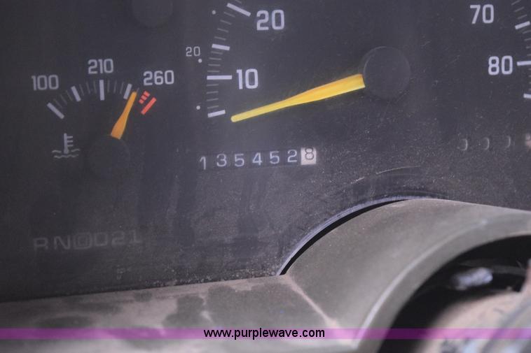 image for item I8574 1992 GMC Sierra 1500 pickup truck