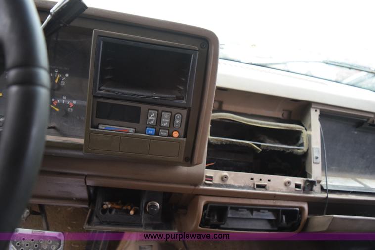 image for item I8574 1992 GMC Sierra 1500 pickup truck