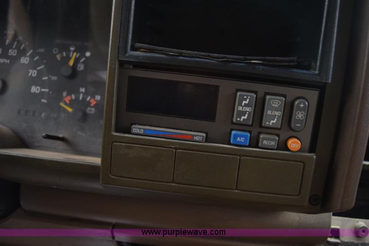 image for item I8574 1992 GMC Sierra 1500 pickup truck