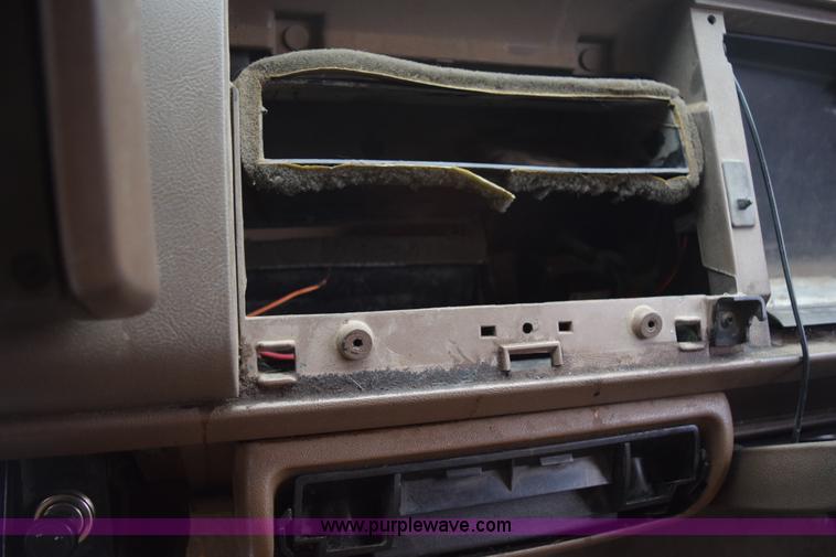 image for item I8574 1992 GMC Sierra 1500 pickup truck