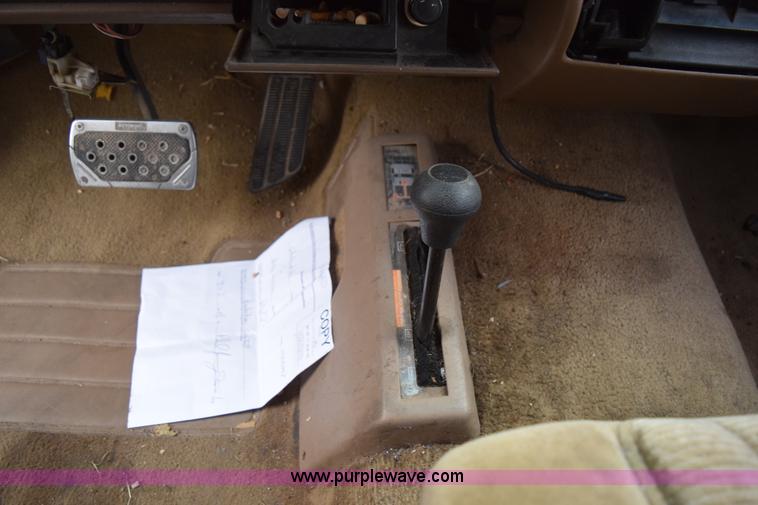 image for item I8574 1992 GMC Sierra 1500 pickup truck