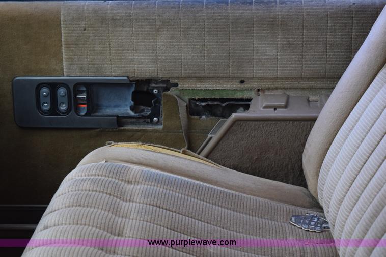 image for item I8574 1992 GMC Sierra 1500 pickup truck