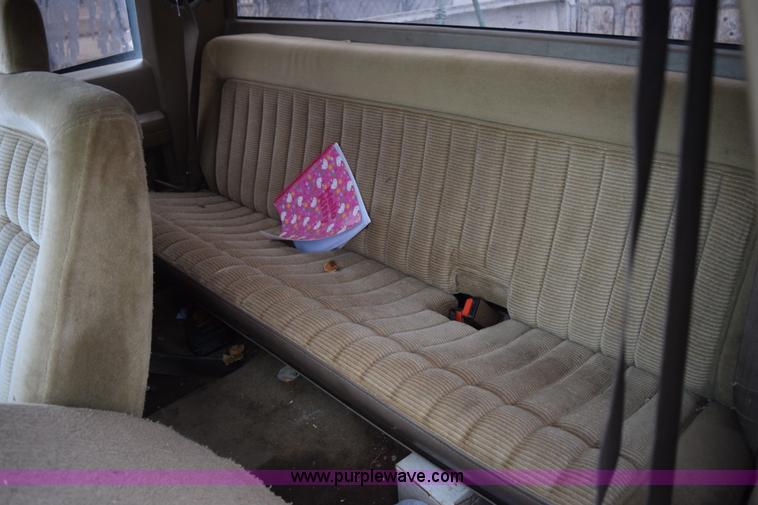 image for item I8574 1992 GMC Sierra 1500 pickup truck