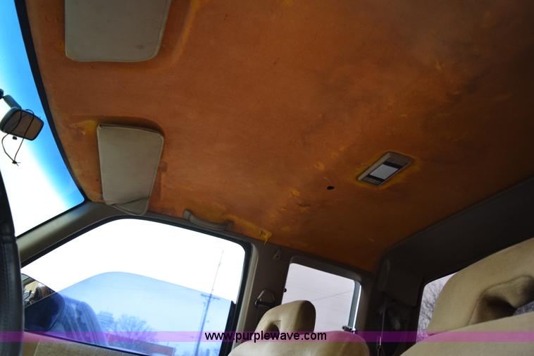 image for item I8574 1992 GMC Sierra 1500 pickup truck