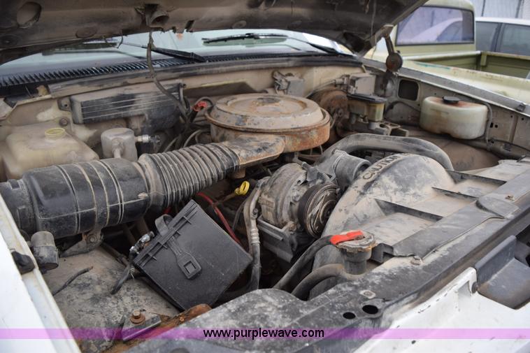 image for item I8574 1992 GMC Sierra 1500 pickup truck