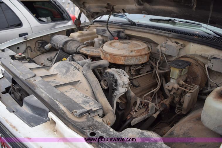 image for item I8574 1992 GMC Sierra 1500 pickup truck