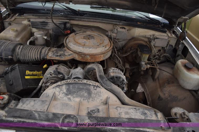 image for item I8574 1992 GMC Sierra 1500 pickup truck