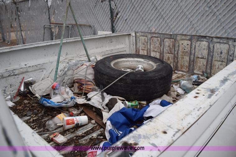 image for item I8574 1992 GMC Sierra 1500 pickup truck