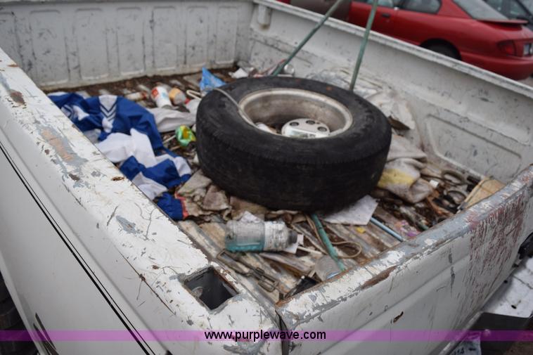 image for item I8574 1992 GMC Sierra 1500 pickup truck