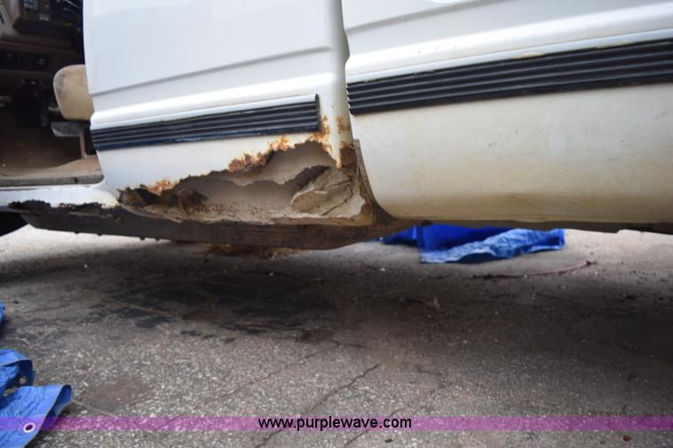 image for item I8574 1992 GMC Sierra 1500 pickup truck