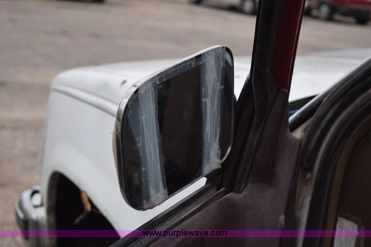 image for item I8574 1992 GMC Sierra 1500 pickup truck