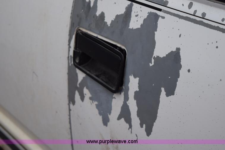 image for item I8574 1992 GMC Sierra 1500 pickup truck