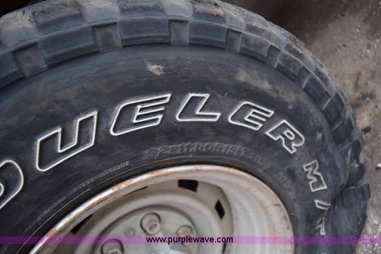 image for item I8574 1992 GMC Sierra 1500 pickup truck