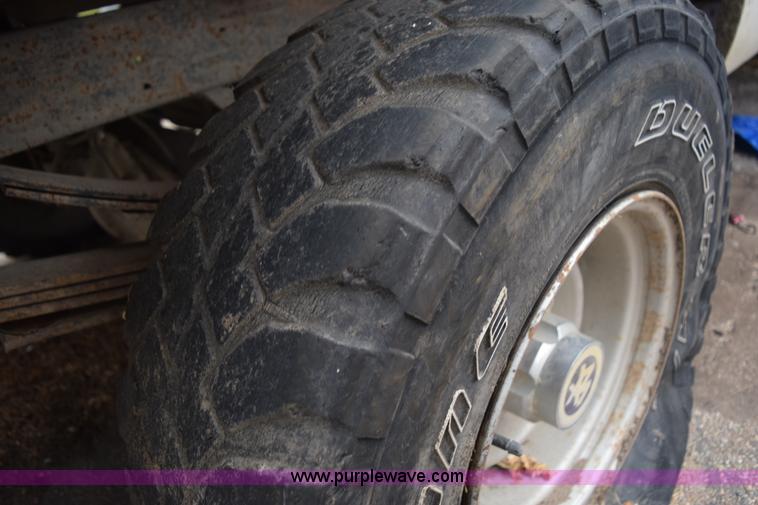 image for item I8574 1992 GMC Sierra 1500 pickup truck