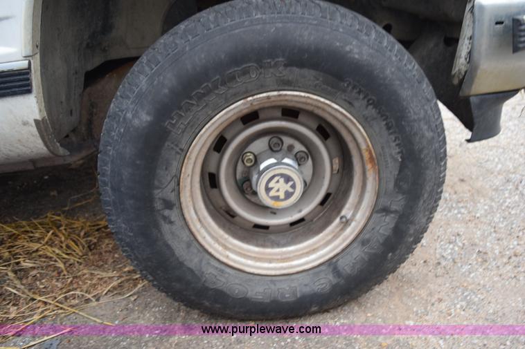 image for item I8574 1992 GMC Sierra 1500 pickup truck