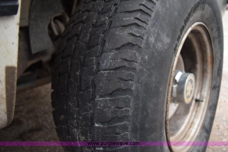 image for item I8574 1992 GMC Sierra 1500 pickup truck