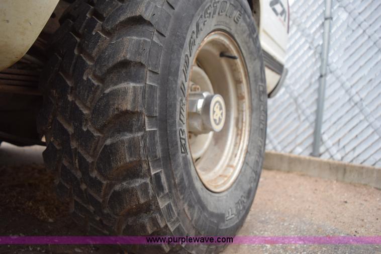 image for item I8574 1992 GMC Sierra 1500 pickup truck