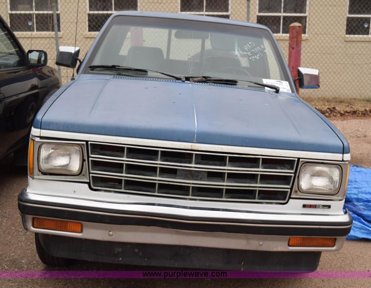 image for item I8575 1988 Chevrolet S10 Ext. Cab pickup truck