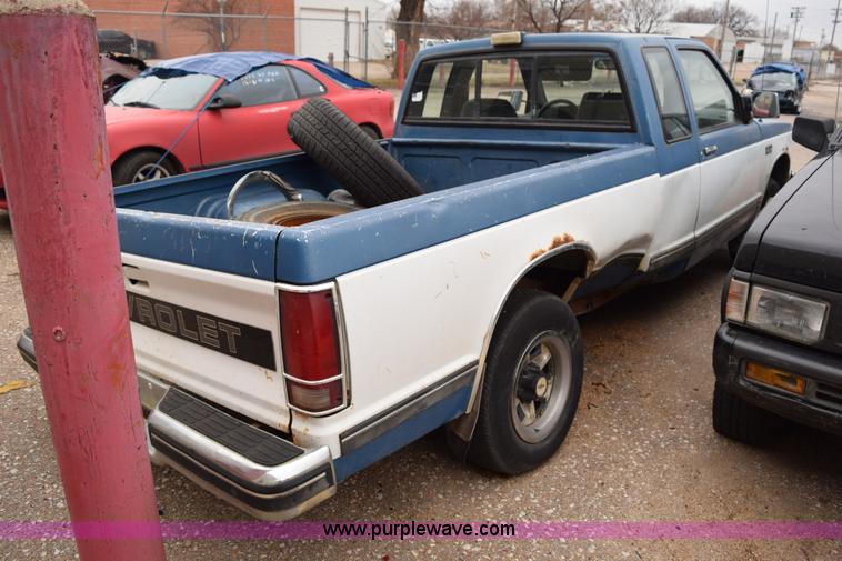 image for item I8575 1988 Chevrolet S10 Ext. Cab pickup truck
